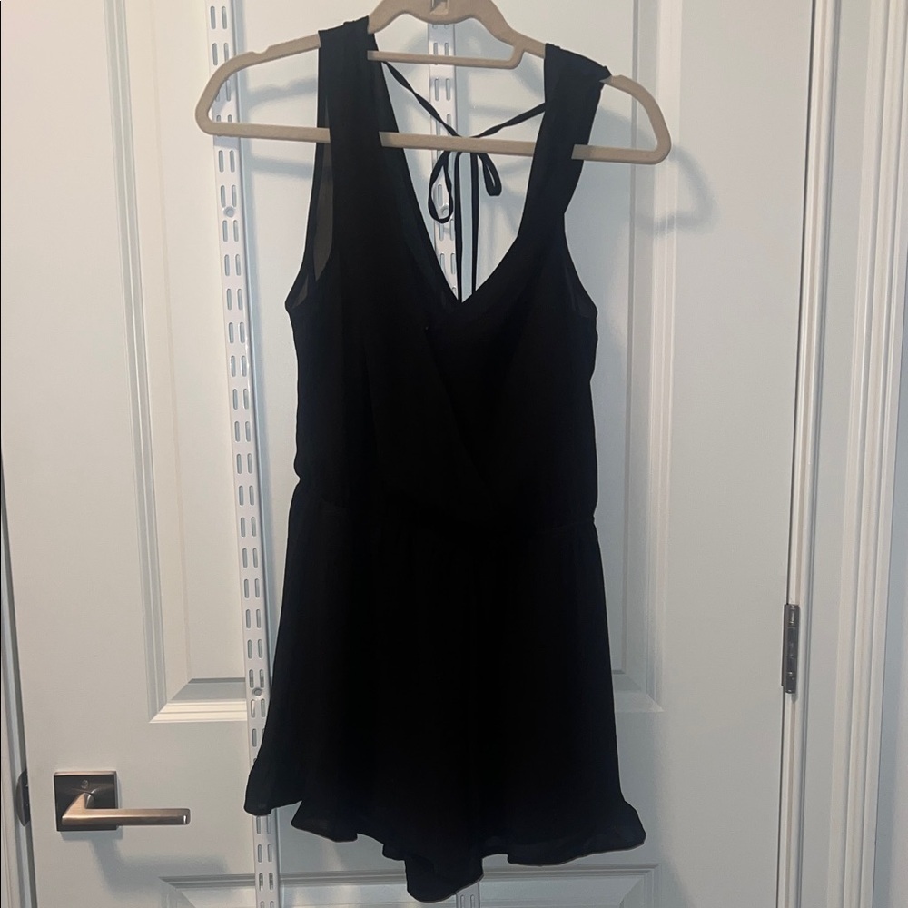 ASTR The Label Black Sleeveless V Neck Romper Shorts Womens Medium